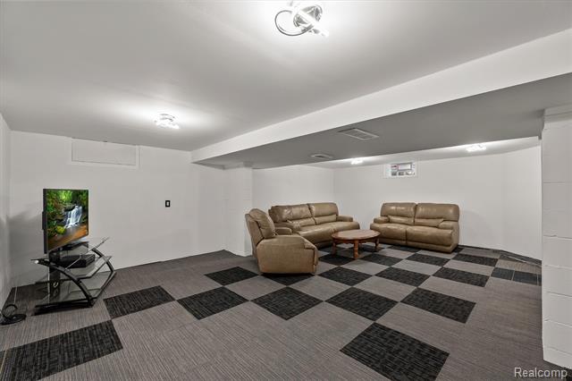 Builiding view eighteen for 15500 Millar, Clinton Township, MI. 48036