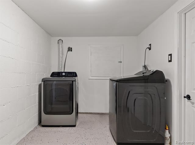 Builiding view nineteen for 15500 Millar, Clinton Township, MI. 48036