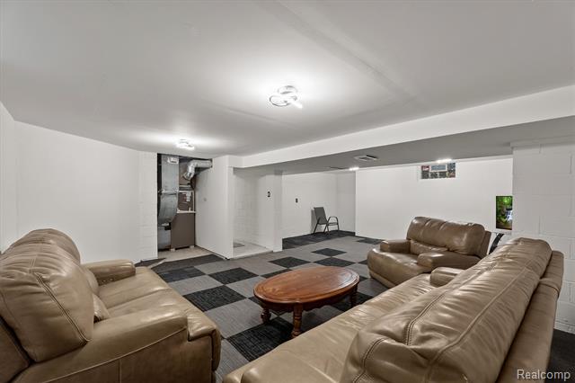 Builiding view seventeen for 15500 Millar, Clinton Township, MI. 48036