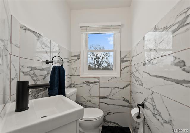 Builiding view sixteen for 15500 Millar, Clinton Township, MI. 48036