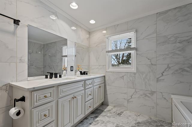 Builiding view thirteen for 15500 Millar, Clinton Township, MI. 48036