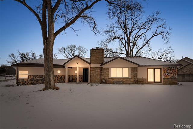 Builiding view two for 15500 Millar, Clinton Township, MI. 48036