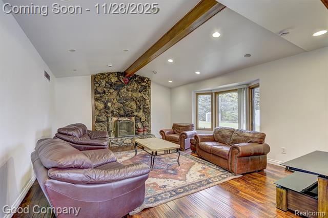 Builiding view eighteen for 38092 Westchester Ro, Sterling Heights, MI. 48310