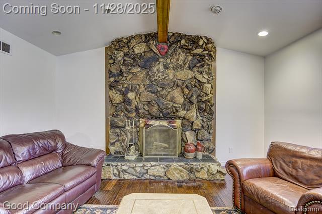 Builiding view nineteen for 38092 Westchester Ro, Sterling Heights, MI. 48310