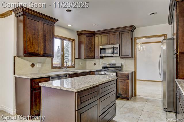 Builiding view seventeen for 38092 Westchester Ro, Sterling Heights, MI. 48310