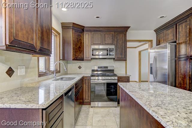 Builiding view sixteen for 38092 Westchester Ro, Sterling Heights, MI. 48310