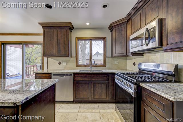 Builiding view ten for 38092 Westchester Ro, Sterling Heights, MI. 48310