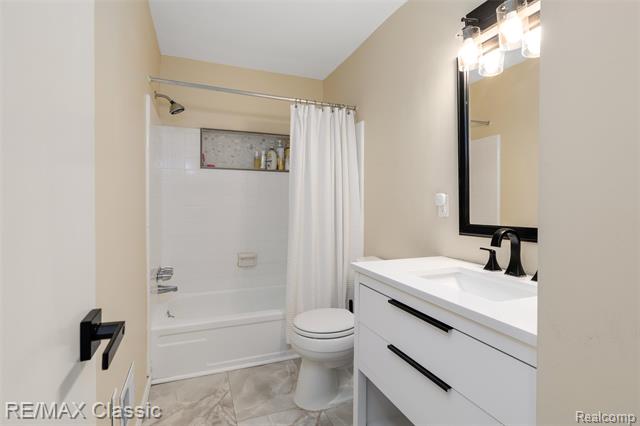 Builiding view sixteen for 11789 Danforth, Sterling Heights, MI. 48312