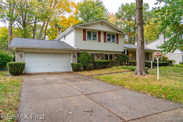 front view for 16235 Forestview Dr, Clinton Township, Mi. 48036