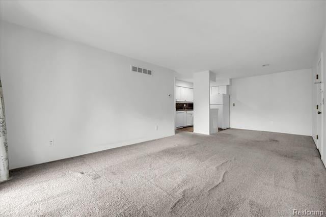 Builiding view four for 13900 Camelot, Sterling Heights, MI. 48312