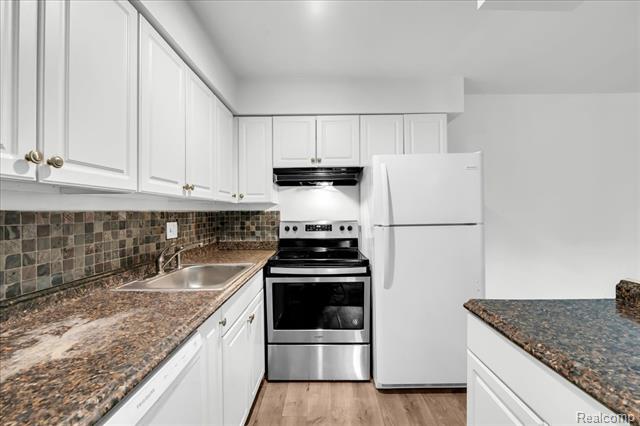 Builiding view six for 13900 Camelot, Sterling Heights, MI. 48312