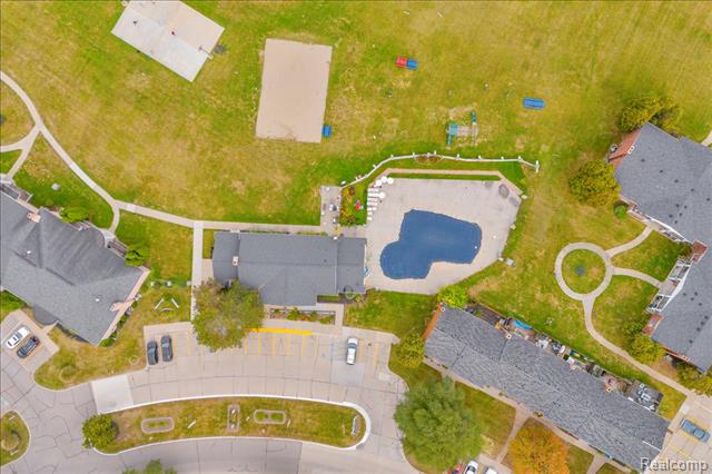 Builiding view twenty two for 13900 Camelot, Sterling Heights, MI. 48312