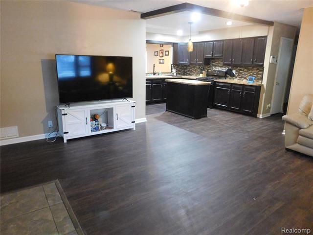 Builiding view eight for 21367 Wendell, Clinton Township, MI. 48036