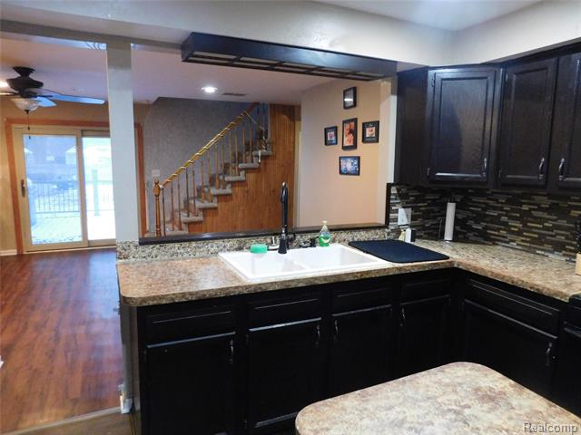 Builiding view eighteen for 21367 Wendell, Clinton Township, MI. 48036