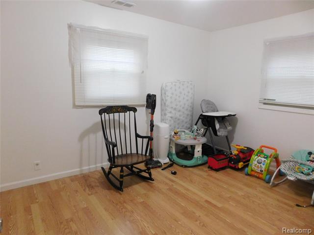 Builiding view fifteen for 21367 Wendell, Clinton Township, MI. 48036