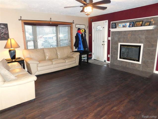 Builiding view five for 21367 Wendell, Clinton Township, MI. 48036