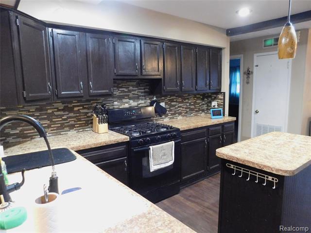 Builiding view nine for 21367 Wendell, Clinton Township, MI. 48036