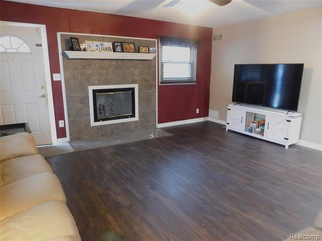 Builiding view seven for 21367 Wendell, Clinton Township, MI. 48036