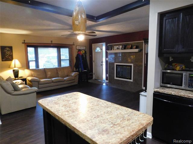 Builiding view six for 21367 Wendell, Clinton Township, MI. 48036