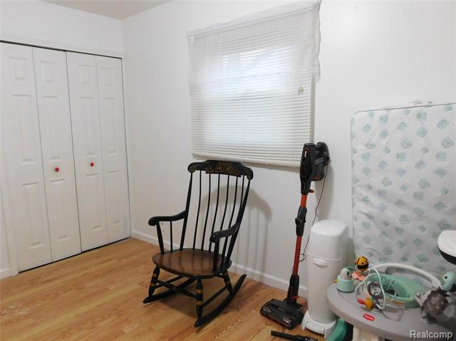 Builiding view sixteen for 21367 Wendell, Clinton Township, MI. 48036