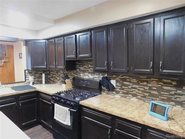 Builiding view ten for 21367 Wendell, Clinton Township, MI. 48036