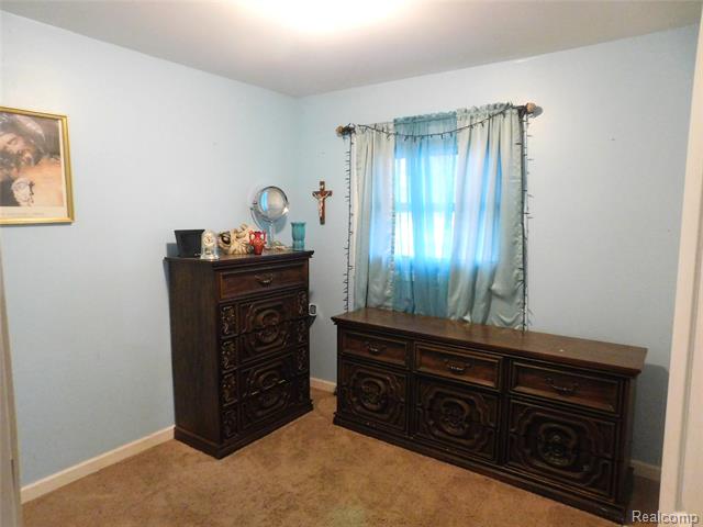 Builiding view thirteen for 21367 Wendell, Clinton Township, MI. 48036