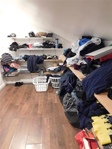 Builiding view thirty seven for 21367 Wendell, Clinton Township, MI. 48036