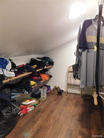 Builiding view thirty six for 21367 Wendell, Clinton Township, MI. 48036