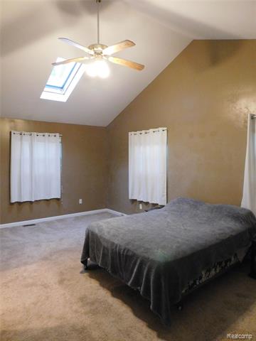 Builiding view thirty three for 21367 Wendell, Clinton Township, MI. 48036