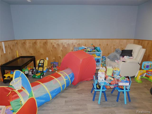 Builiding view twenty four for 21367 Wendell, Clinton Township, MI. 48036