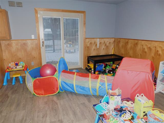 Builiding view twenty three for 21367 Wendell, Clinton Township, MI. 48036