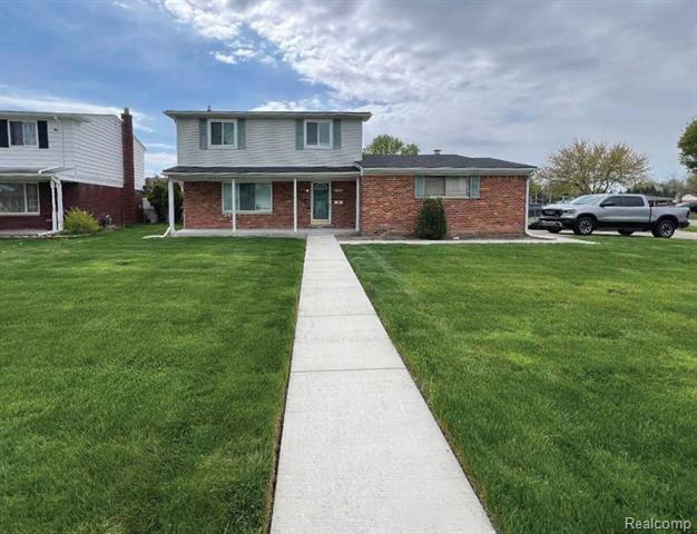 front view for 13208 Cloverlawn Dr, Sterling Heights, Mi. 48312