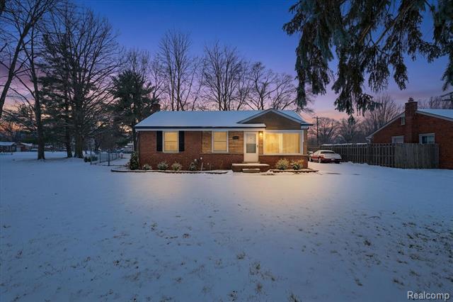 Builiding view one for 21376 Wendell, Clinton Township, MI. 48036