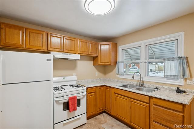 Builiding view six for 21376 Wendell, Clinton Township, MI. 48036