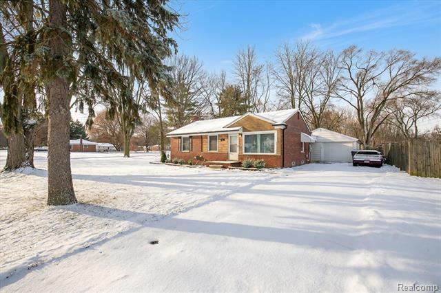 Builiding view three for 21376 Wendell, Clinton Township, MI. 48036