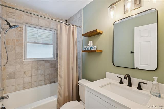 Builiding view twenty three for 21376 Wendell, Clinton Township, MI. 48036