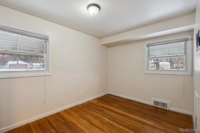 Builiding view twenty two for 21376 Wendell, Clinton Township, MI. 48036