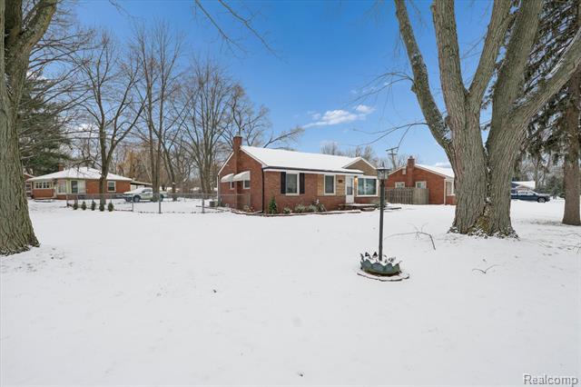 Builiding view two for 21376 Wendell, Clinton Township, MI. 48036