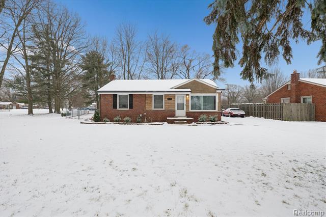 front view for 21376 Wendell, Clinton Township, Mi. 48036