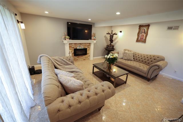 Builiding view fifteen for 38684 Pinebrook, Sterling Heights, MI. 48310