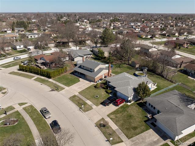 Builiding view fifty five for 38684 Pinebrook, Sterling Heights, MI. 48310