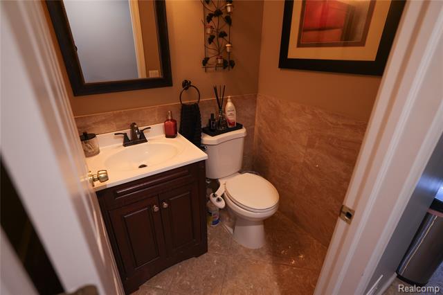 Builiding view nine for 38684 Pinebrook, Sterling Heights, MI. 48310
