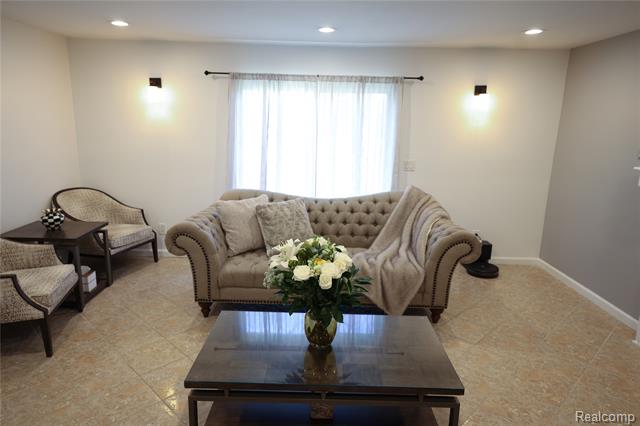Builiding view seventeen for 38684 Pinebrook, Sterling Heights, MI. 48310