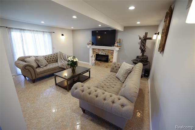Builiding view sixteen for 38684 Pinebrook, Sterling Heights, MI. 48310