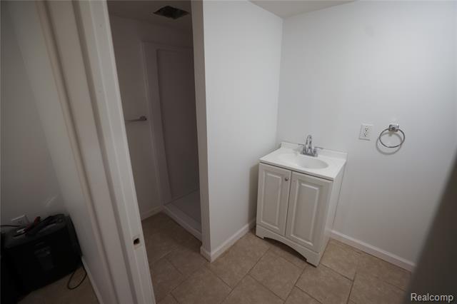Builiding view thirty nine for 38684 Pinebrook, Sterling Heights, MI. 48310
