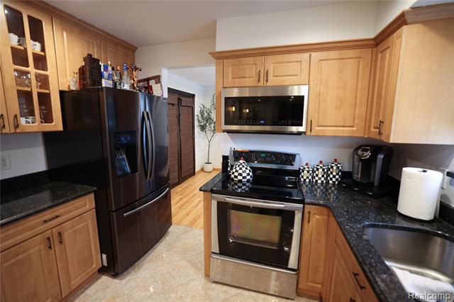 Builiding view twenty five for 38684 Pinebrook, Sterling Heights, MI. 48310
