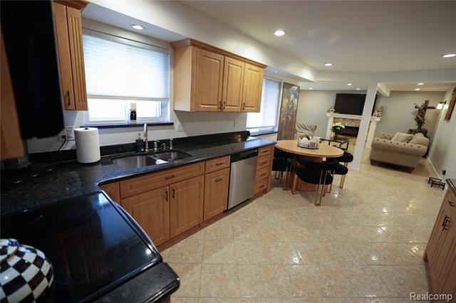 Builiding view twenty four for 38684 Pinebrook, Sterling Heights, MI. 48310