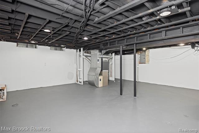 Builiding view forty for 38327 Sleigh, Sterling Heights, MI. 48310