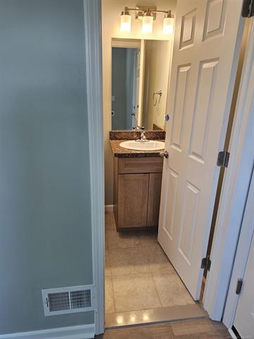 Builiding view fifteen for 37971 Dor Sal, Sterling Heights, MI. 48312