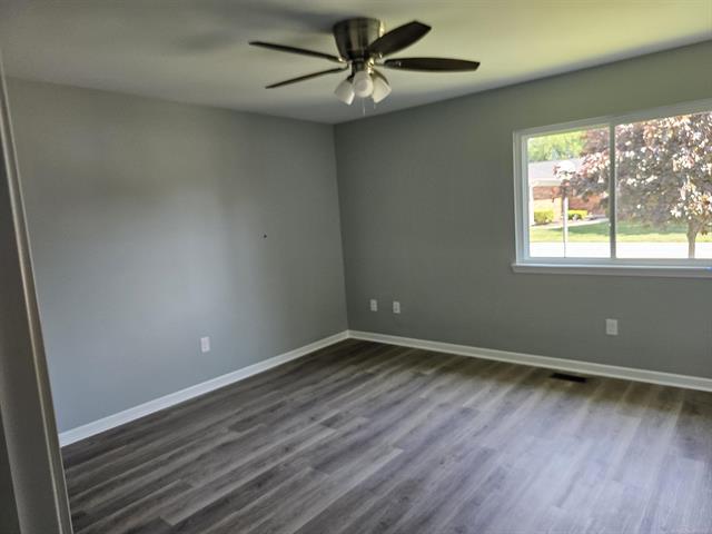 Builiding view five for 37971 Dor Sal, Sterling Heights, MI. 48312